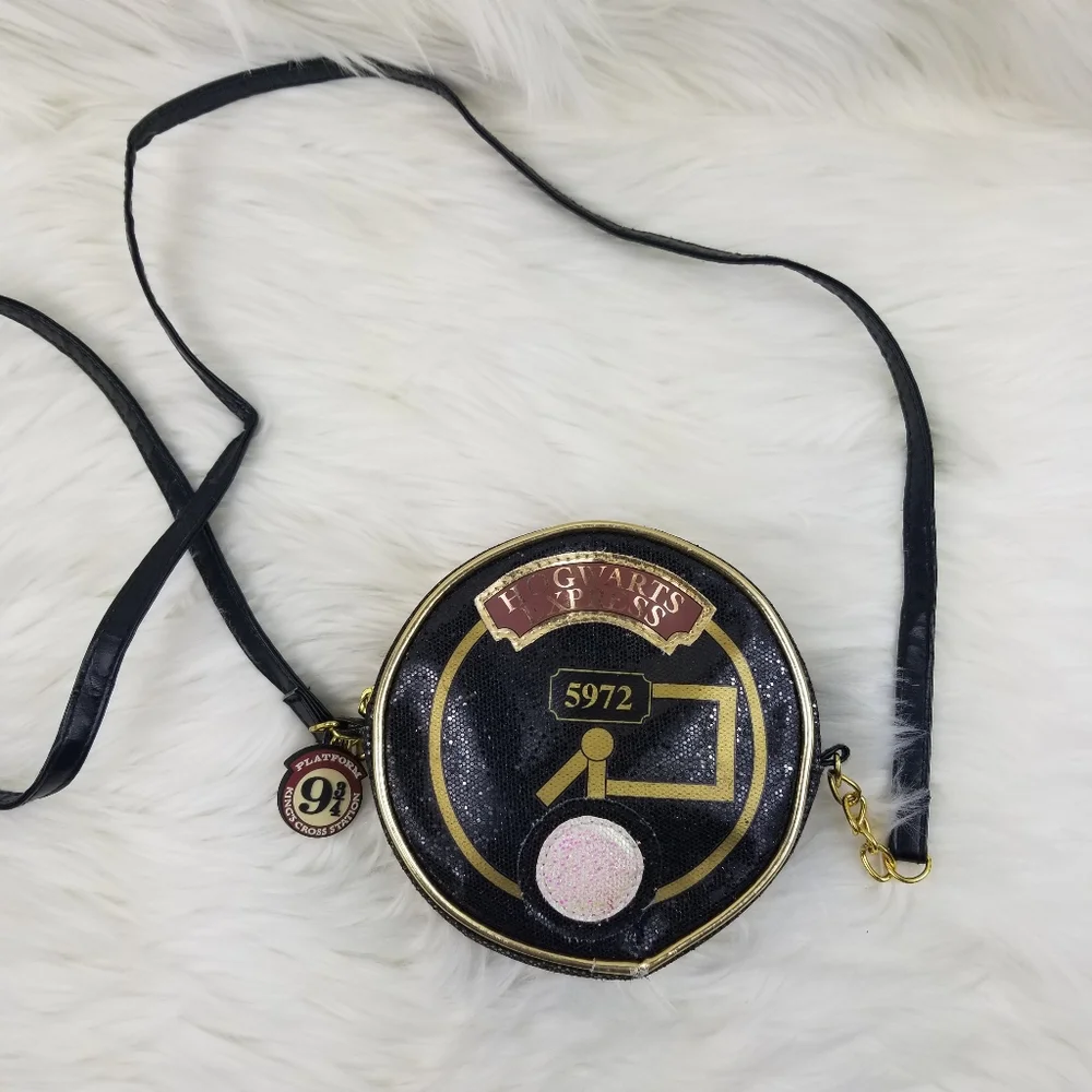 Harry Potter round crossbody purse 9 1/2 - Picture 2 of 8